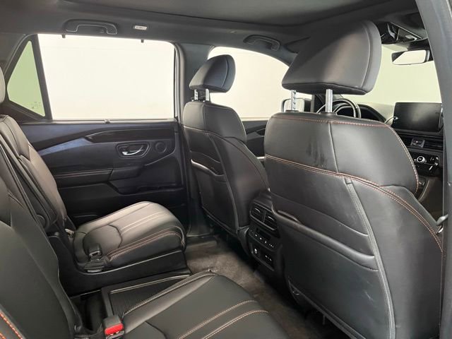 Used 2025 Honda Pilot TrailSport image 14