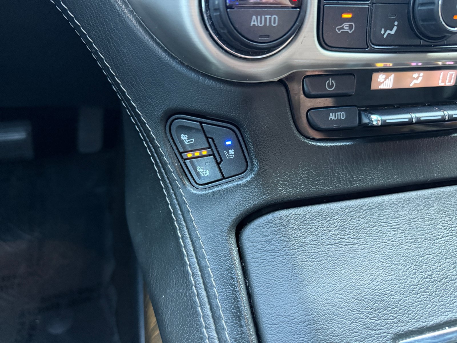 Used 2018 GMC Yukon Denali RWD image 20