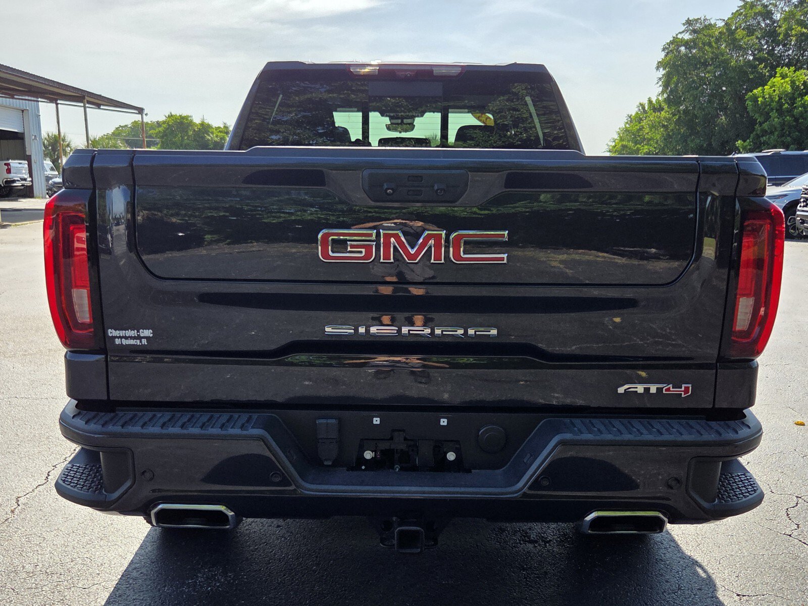 Used 2023 GMC Sierra 1500 AT4 w/ AT4 Premium Package AWD/4WD image 4