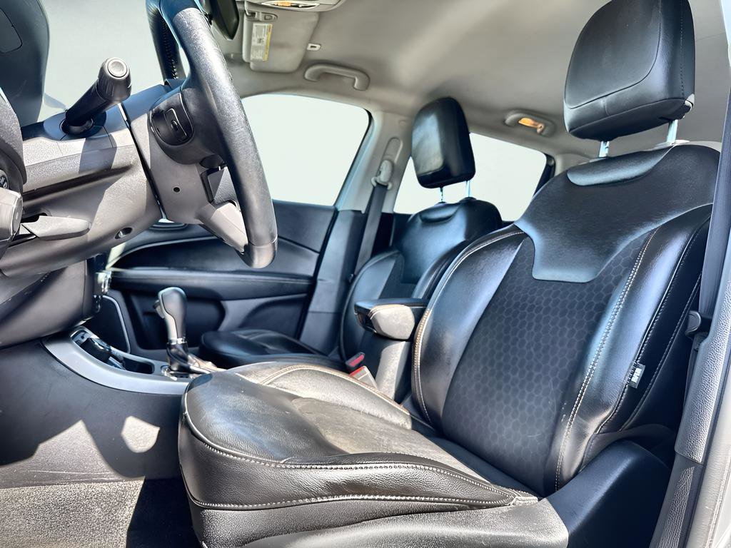 Used 2018 Jeep Compass Latitude w/ Cold Weather Group AWD/4WD image 6