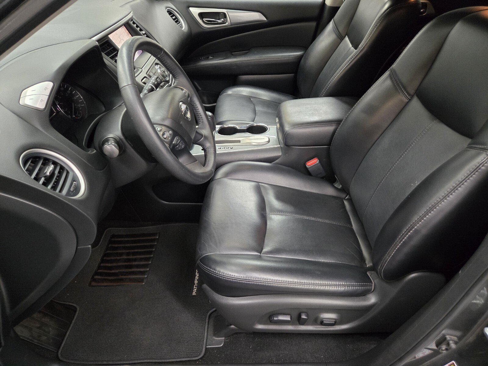 Used 2019 Nissan Pathfinder SL FWD image 7