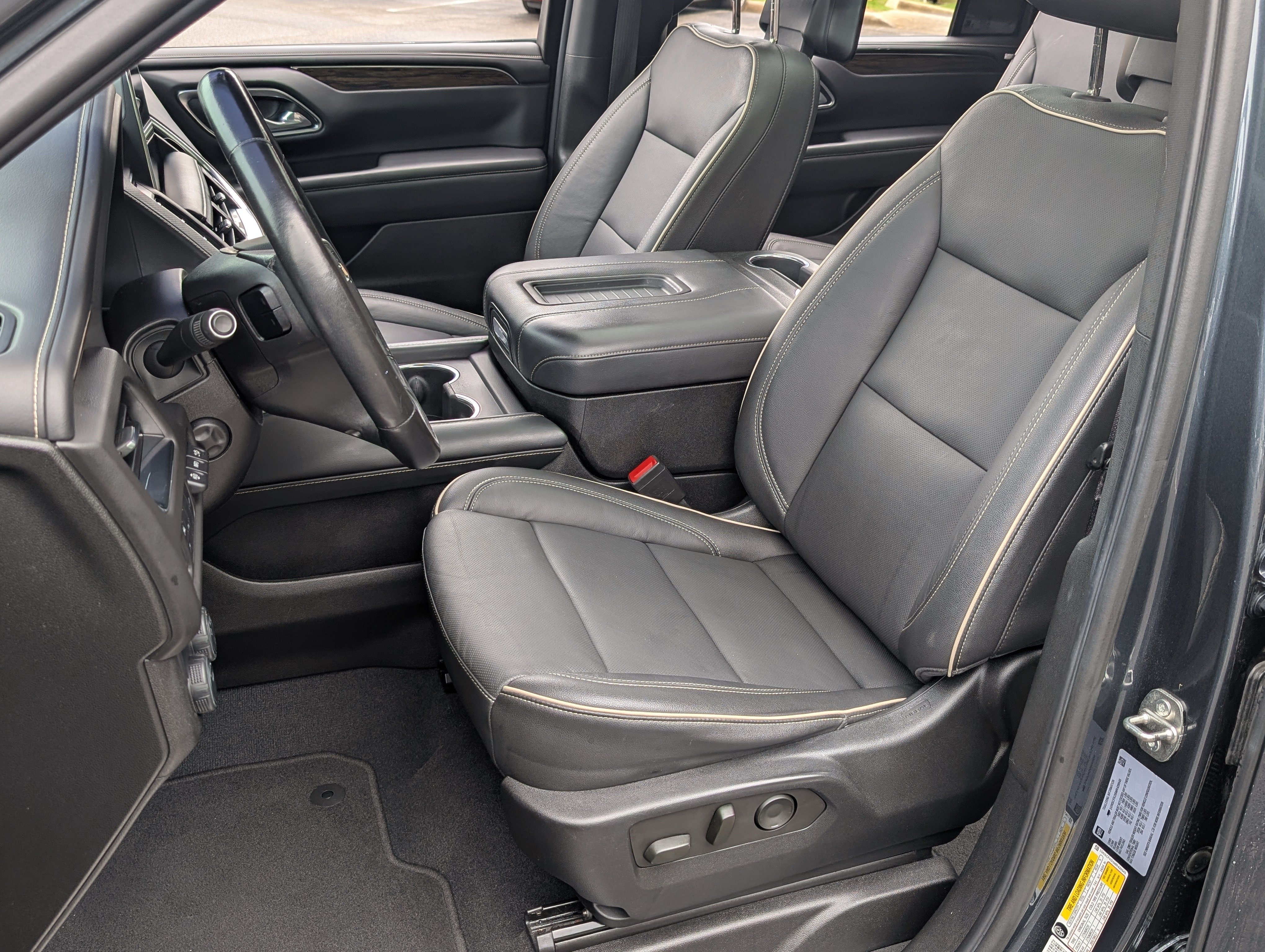 Used 2021 Chevrolet Suburban Premier w/ Premium Package 2 RWD image 17