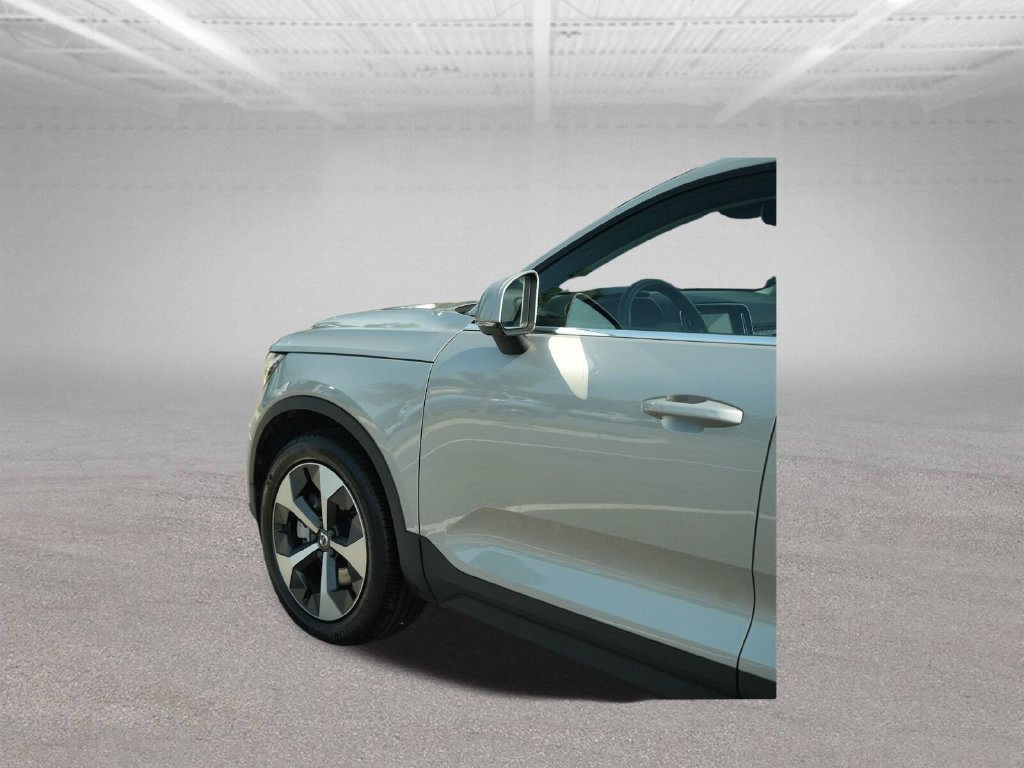 Used 2025 Volvo XC40 B5 Plus AWD/4WD image 41