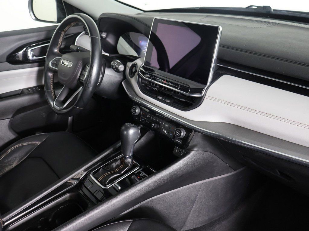 Used 2022 Jeep Compass Limited image 28