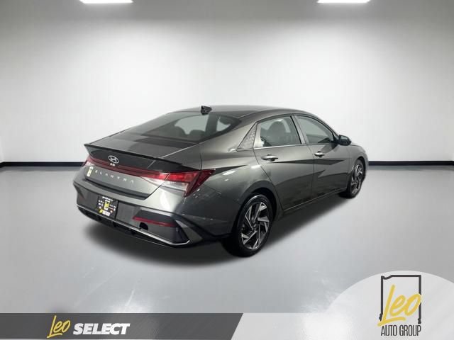 Used 2025 Hyundai Elantra Sport FWD image 5