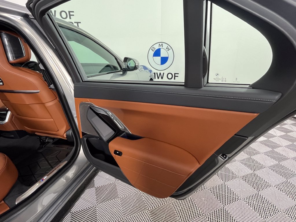 Used 2026 BMW 740i xDrive w/ Premium Package AWD/4WD image 23