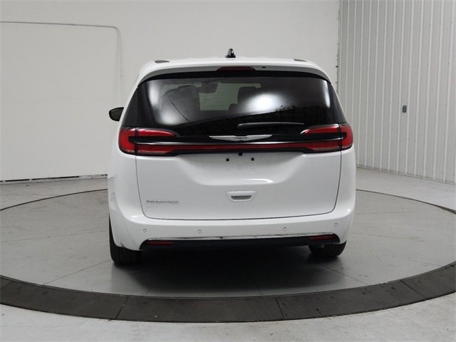 New 2026 Chrysler Pacifica Select image 6