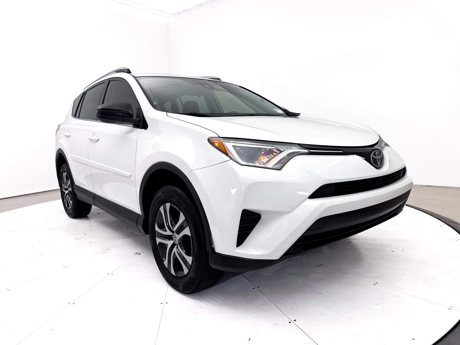 Used 2017 Toyota RAV4 LE FWD image 9