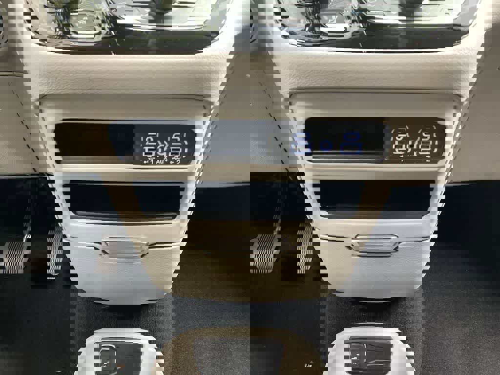 Used 2024 Chrysler Pacifica Touring-L image 28