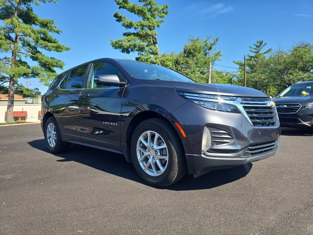 Used 2023 Chevrolet Equinox LT FWD image 2