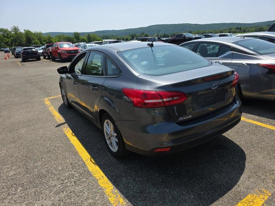 Used 2018 Ford Focus SE FWD image 2