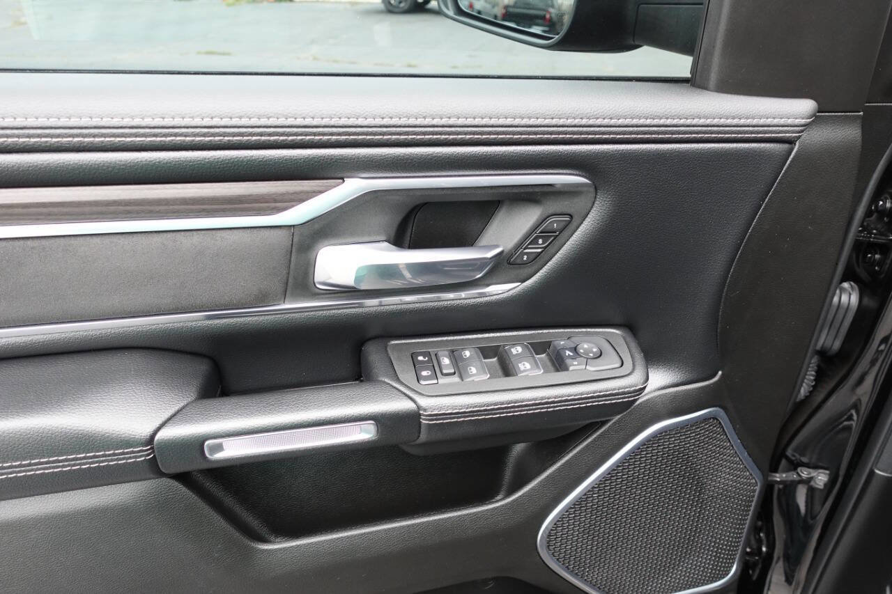 Used 2025 RAM 1500 Laramie w/ Sport Appearance Package AWD/4WD image 18