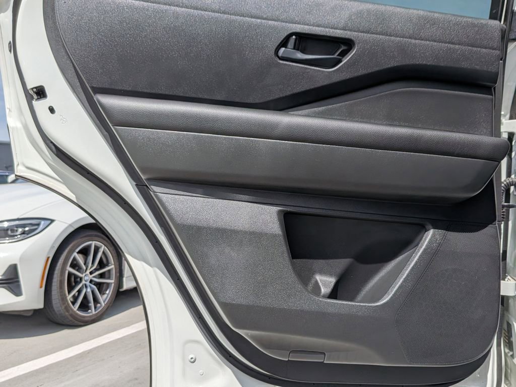 Used 2024 Nissan Pathfinder SV image 24