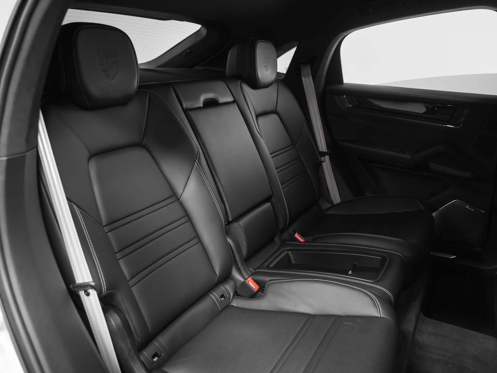 Certified 2025 Porsche Cayenne Turbo GT AWD/4WD image 36
