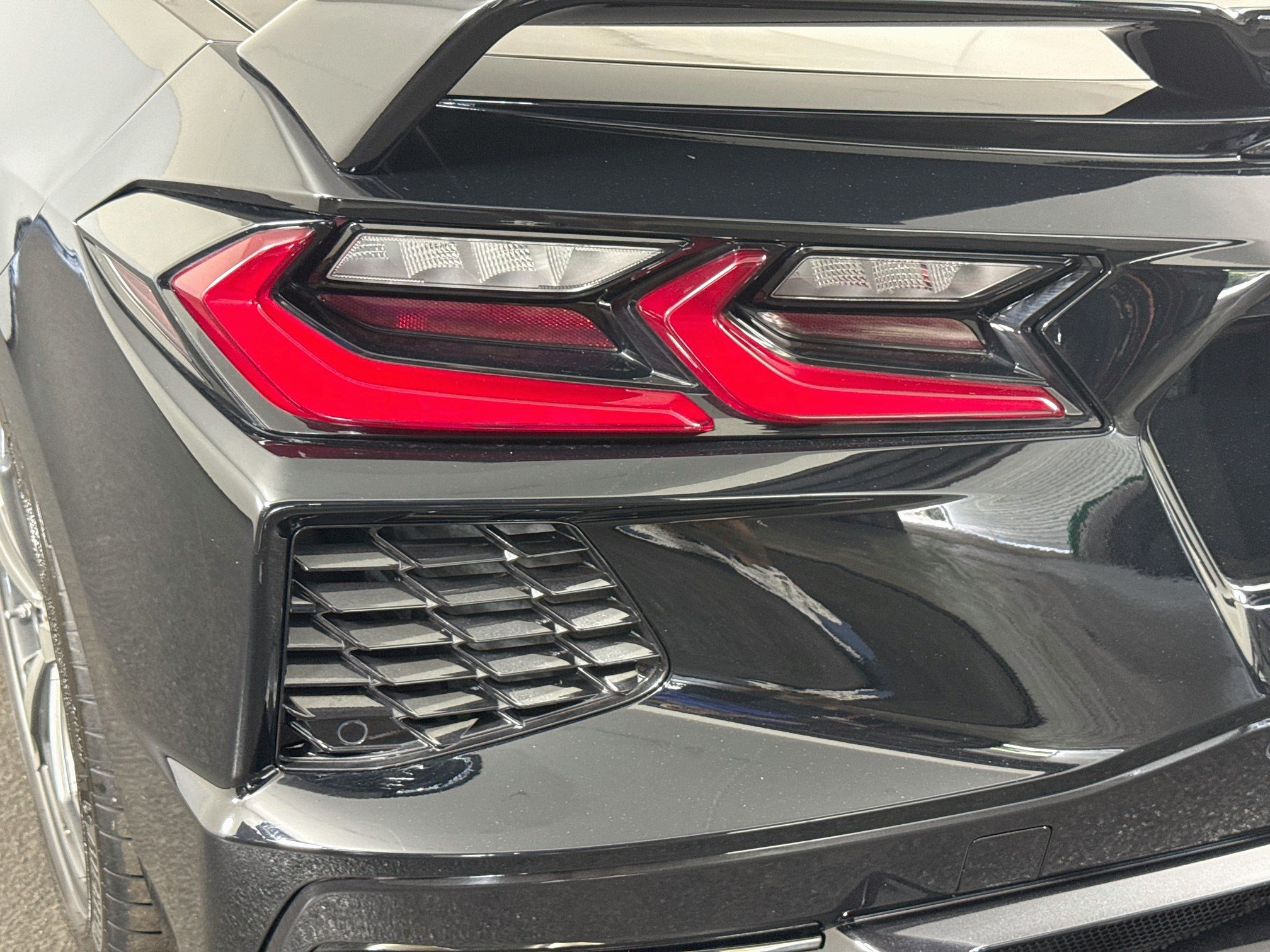 Used 2022 Chevrolet Corvette Stingray Premium Cpe w/ Z51 Performance Package RWD image 32