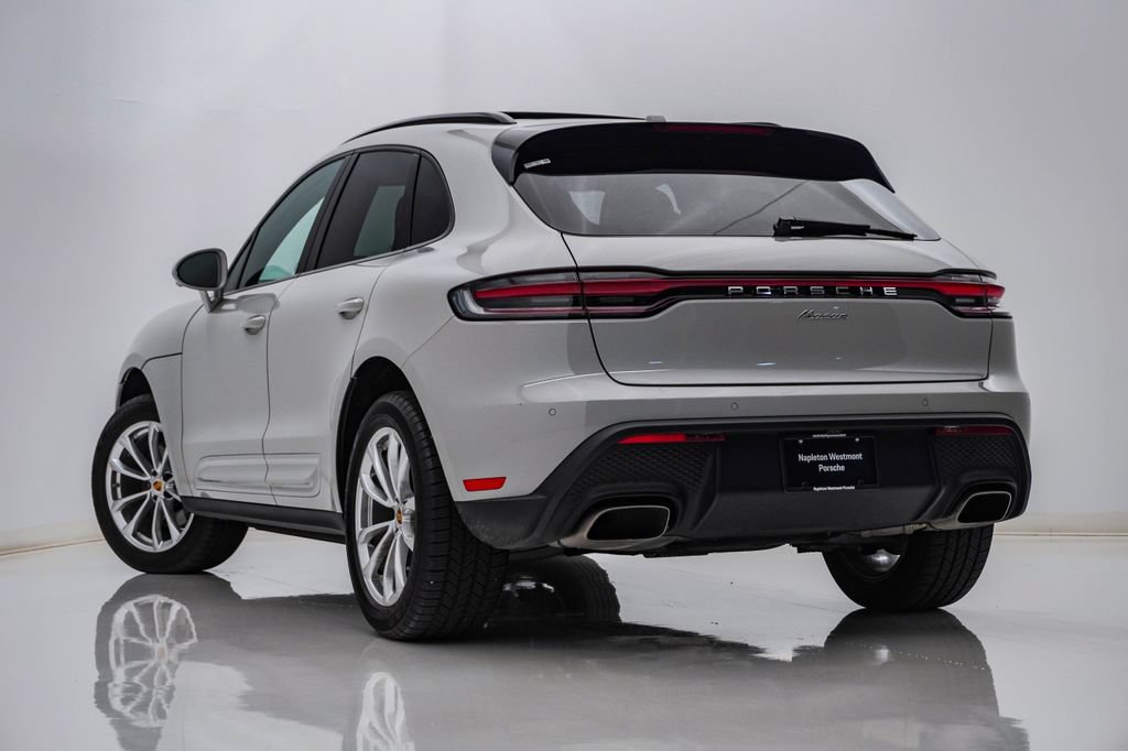 Certified 2024 Porsche Macan AWD/4WD image 3