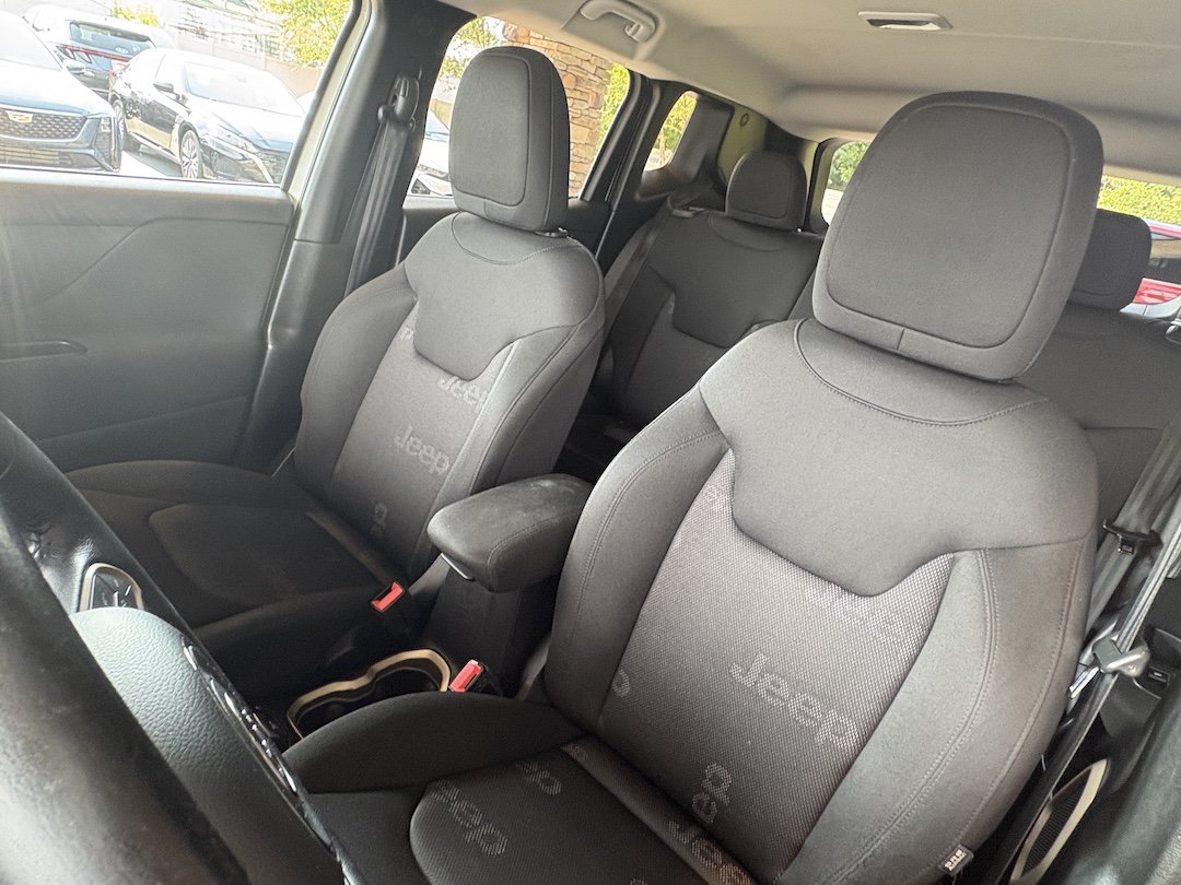 Used 2017 Jeep Renegade Latitude AWD/4WD image 22