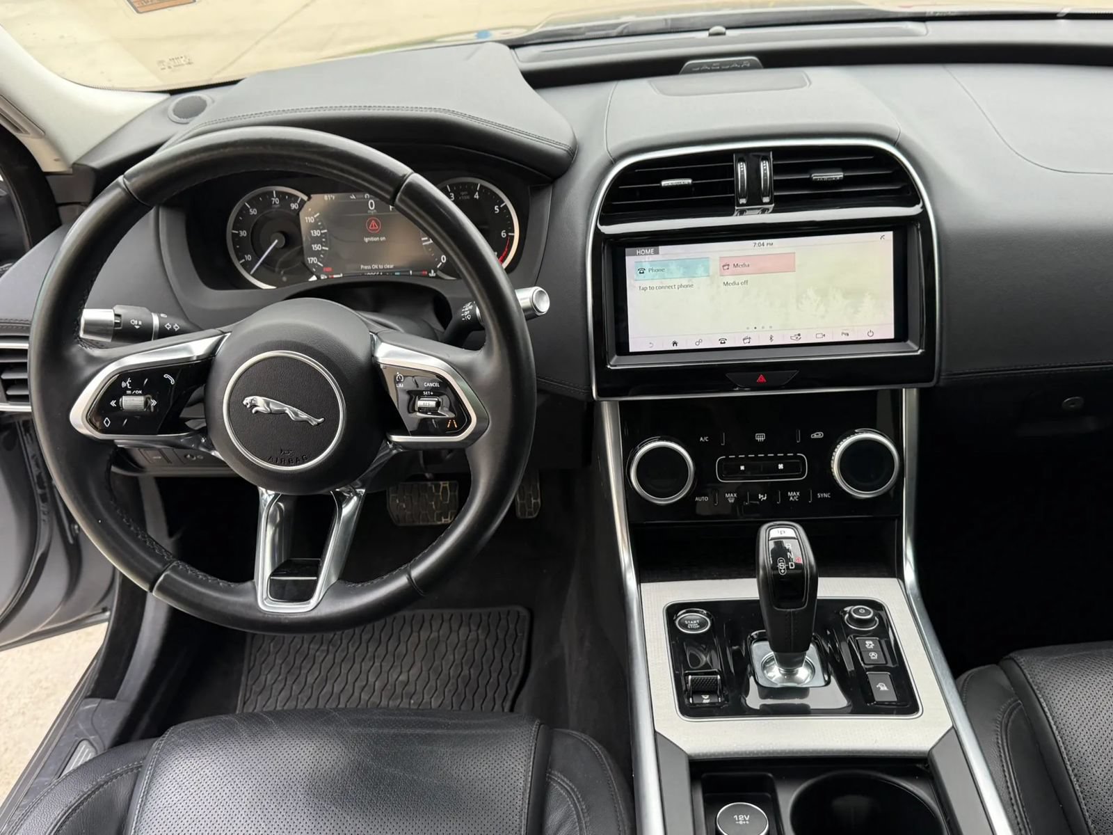 Used 2020 Jaguar XE S RWD image 12