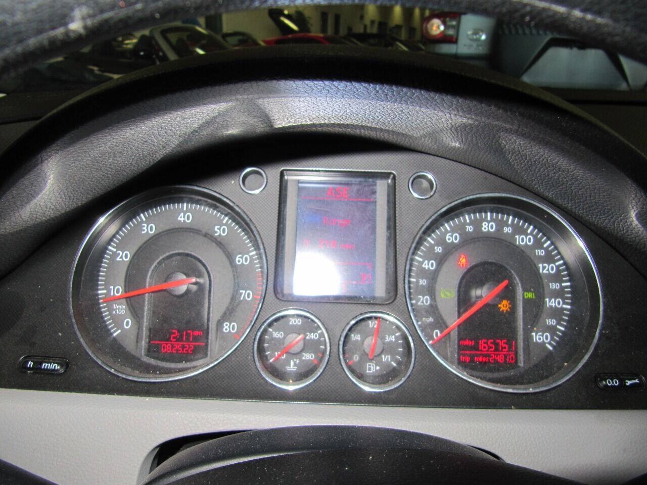 Used 2006 Volkswagen Passat Value Edition FWD image 14