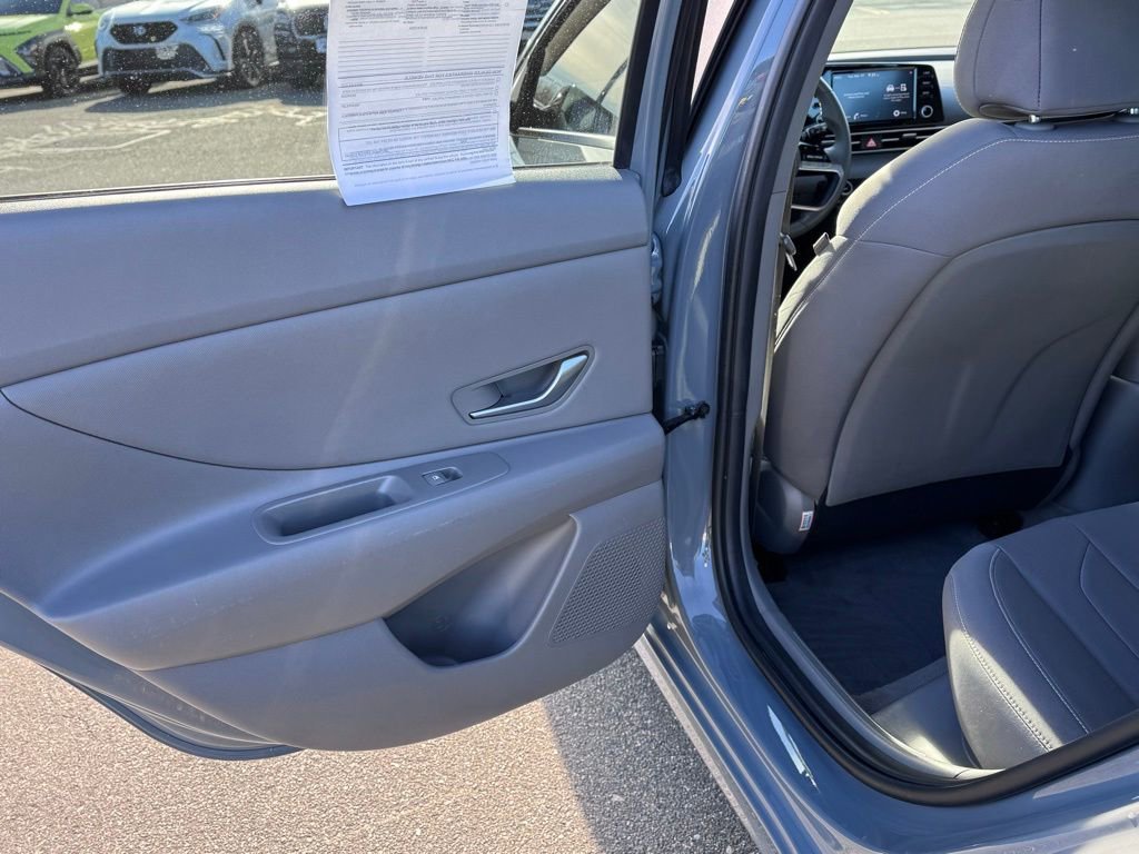 Used 2022 Hyundai Elantra SEL w/ Convenience + Premium Package image 31