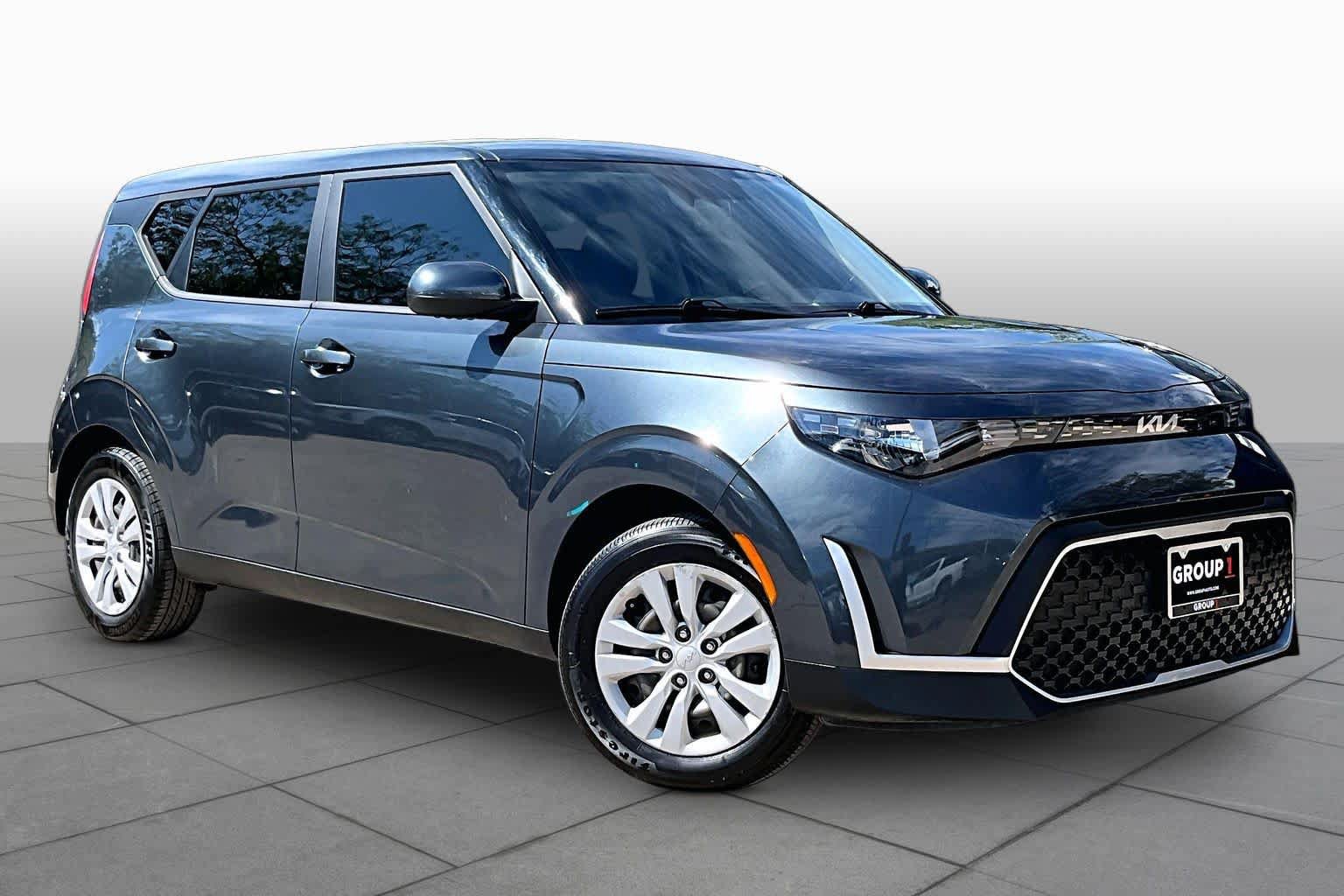 Used 2023 Kia Soul LX FWD image 3