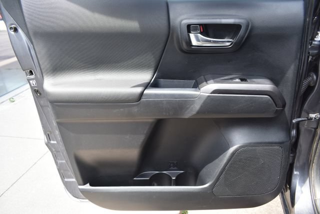 Used 2018 Toyota Tacoma SR5 AWD/4WD image 33