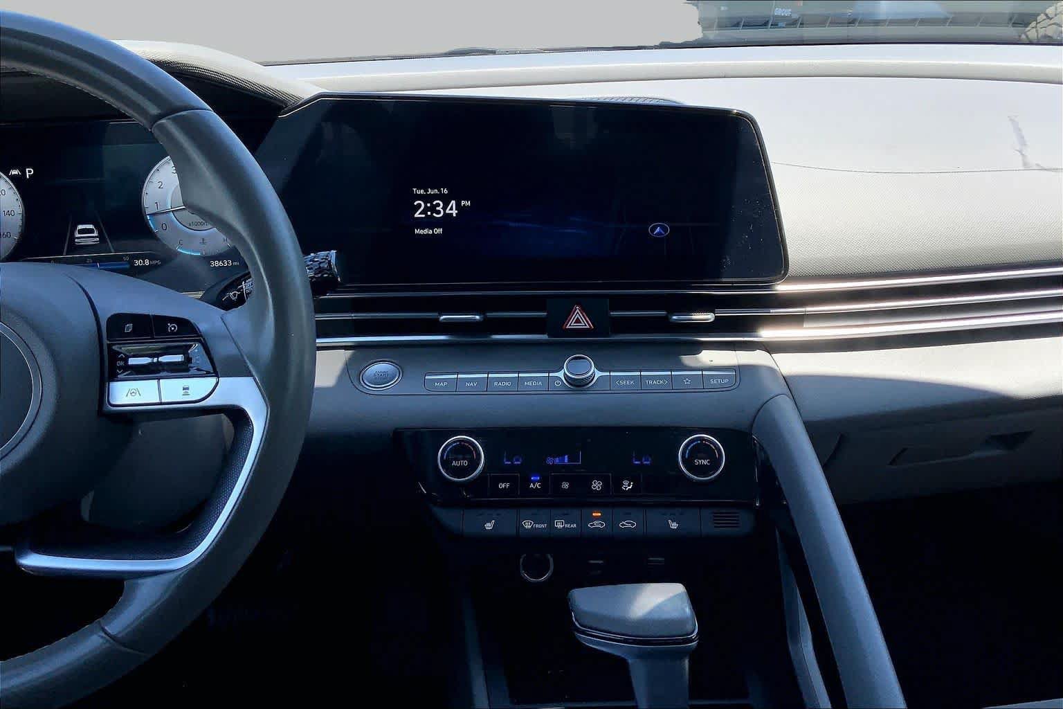 Used 2023 Hyundai Elantra SEL w/ Convenience Package FWD image 6