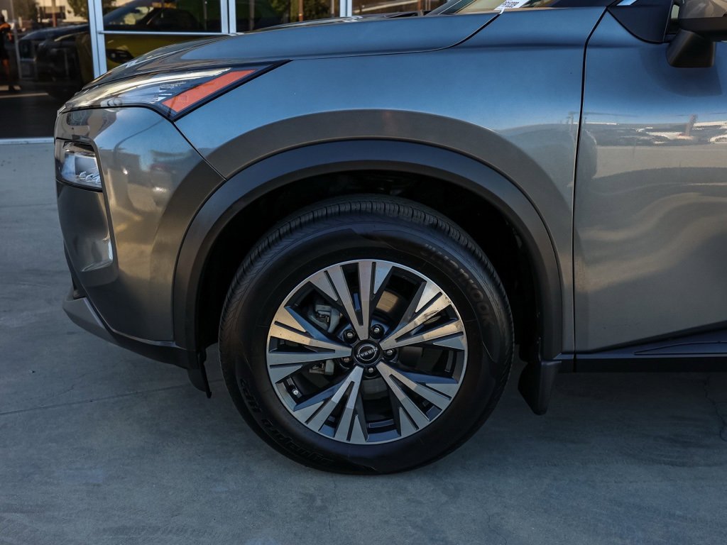 Used 2023 Nissan Rogue SV w/ SV Premium Package image 11