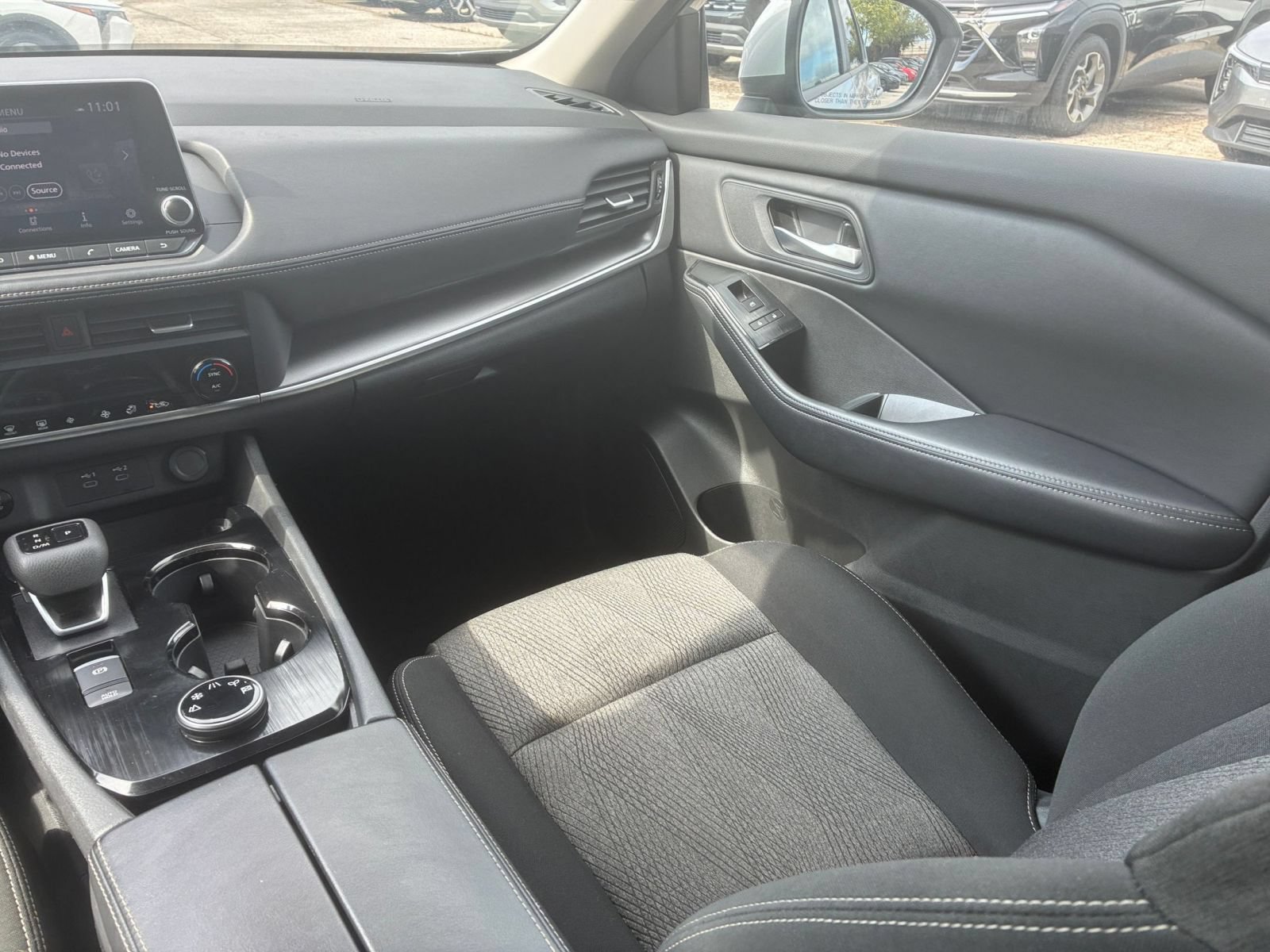Used 2025 Nissan Rogue SV AWD/4WD image 30