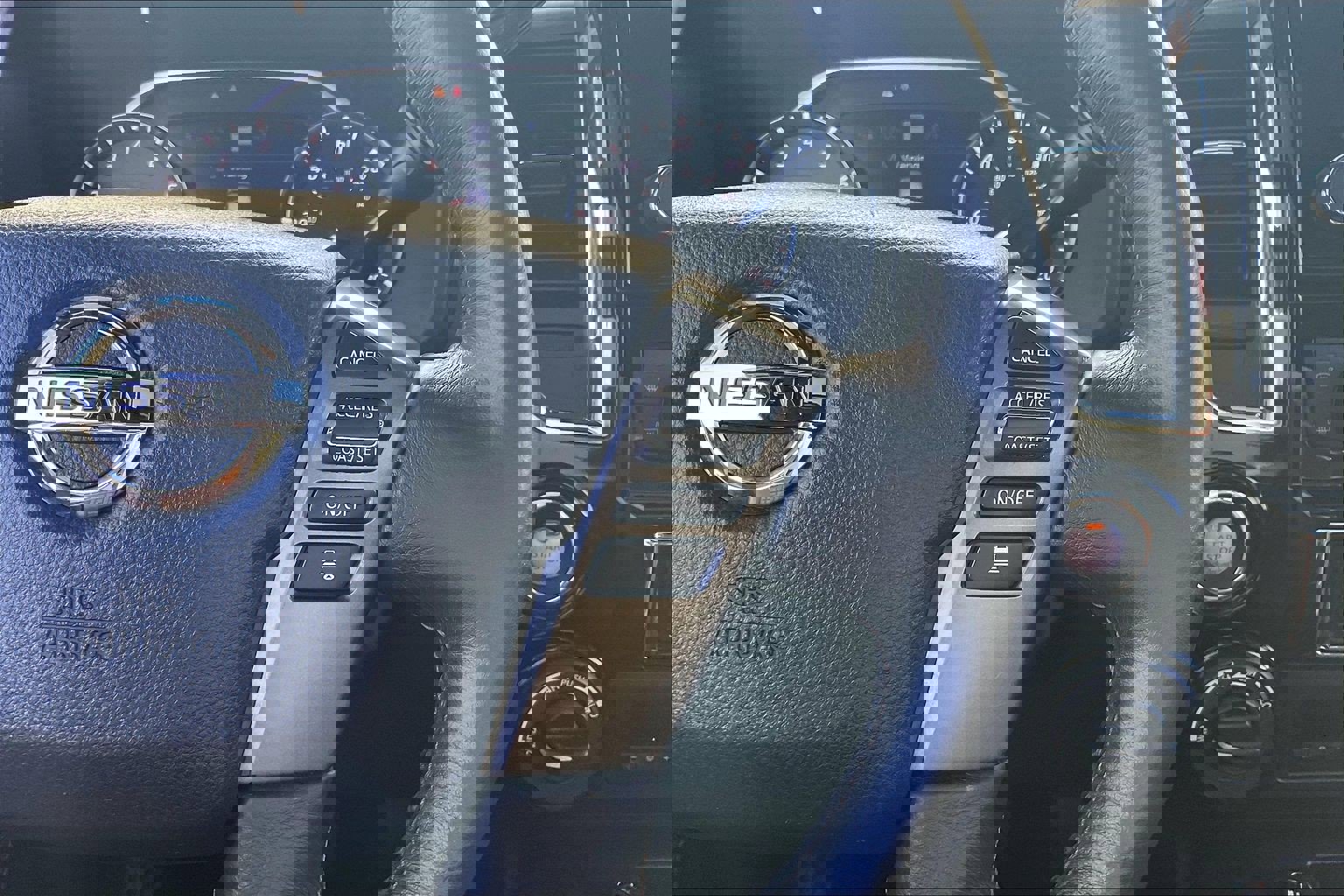 Used 2022 Nissan Titan Platinum Reserve w/ Moonroof Package image 24