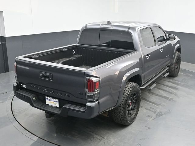 Used 2017 Toyota Tacoma TRD Sport AWD/4WD image 39