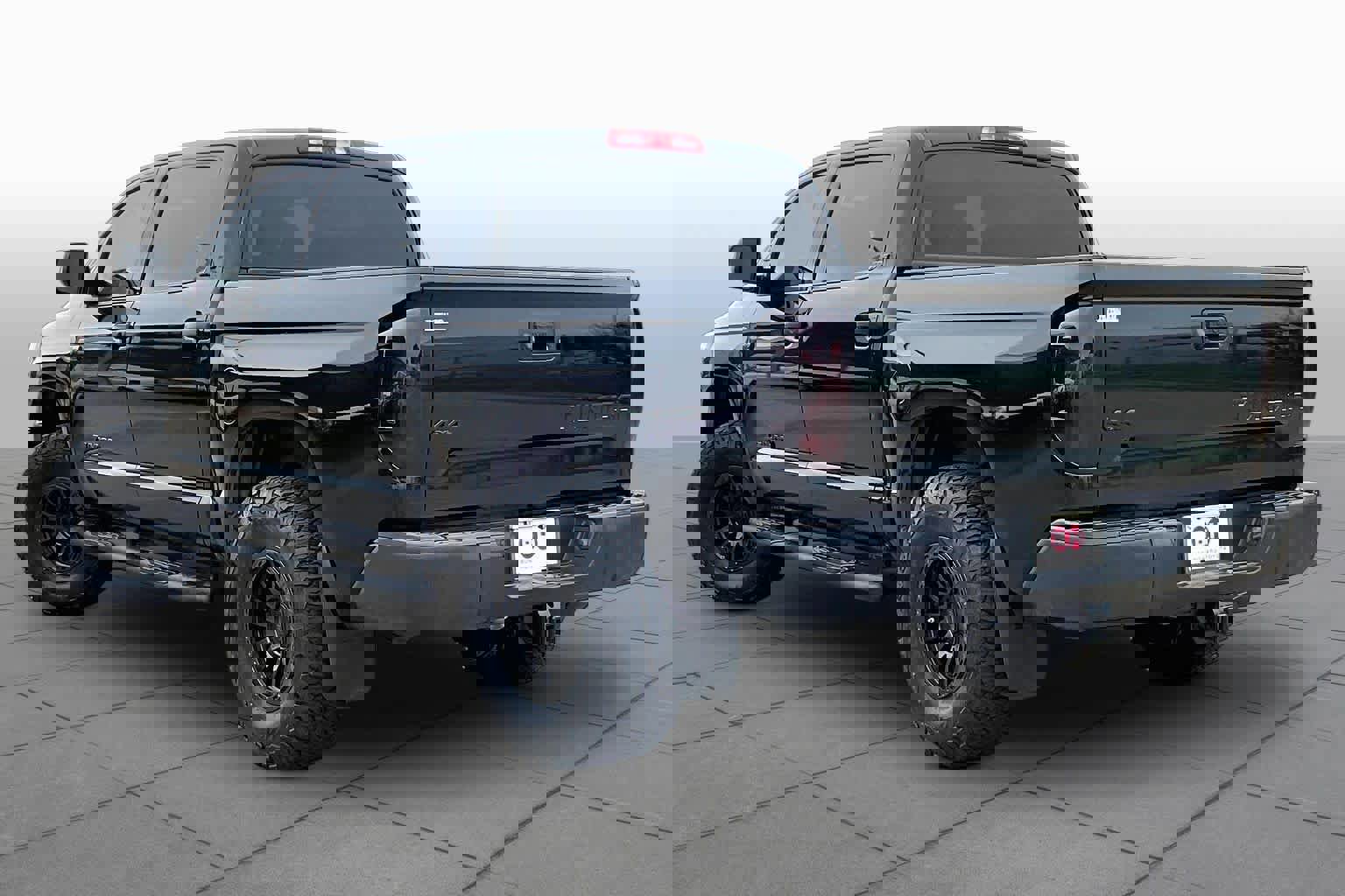 Used 2019 Toyota Tundra SR5 w/ SR5 Upgrade Package AWD/4WD image 12