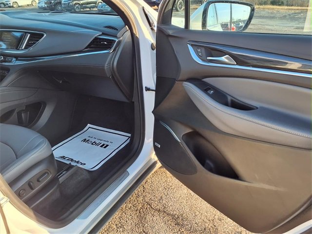 Used 2024 Buick Enclave Premium image 94