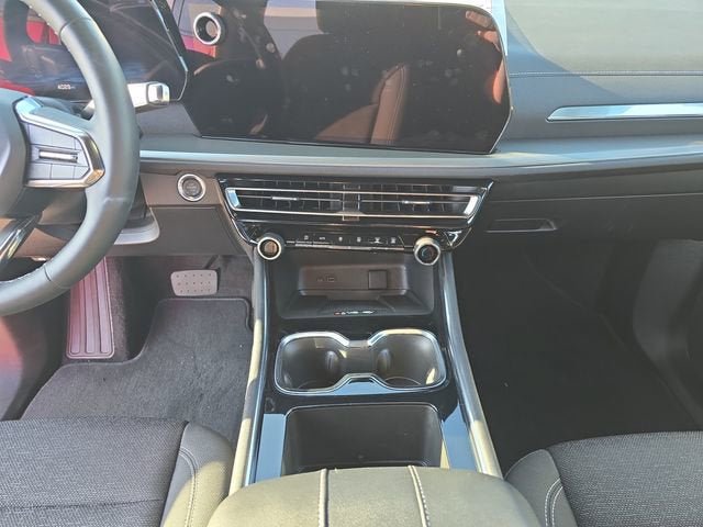 New 2025 Chevrolet Traverse LT w/ Driver Confidence Package FWD image 11