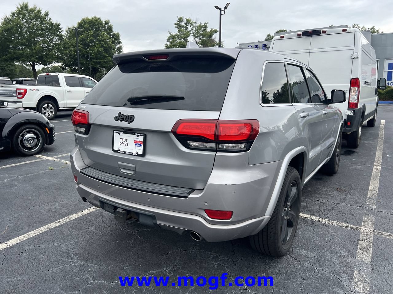 Used 2015 Jeep Grand Cherokee Altitude RWD image 3