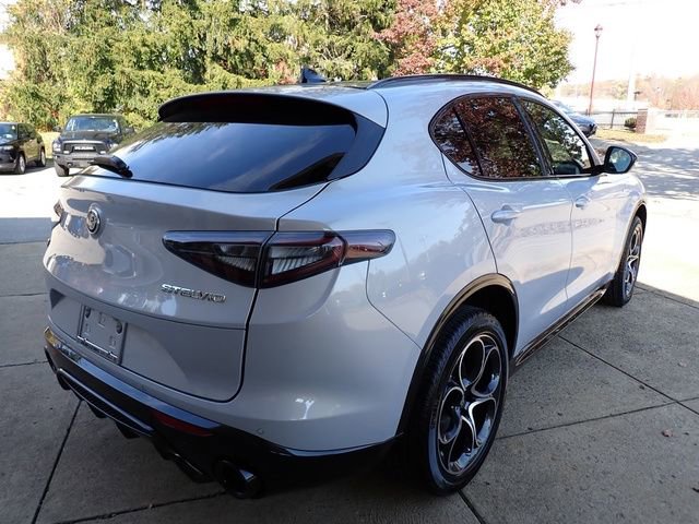 New 2025 Alfa Romeo Stelvio Sprint AWD/4WD image 7