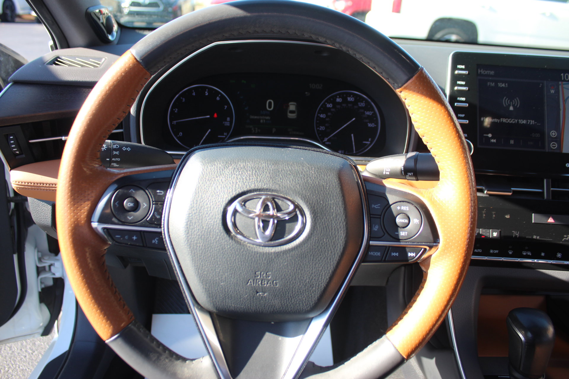 Used 2020 Toyota Avalon Limited image 16