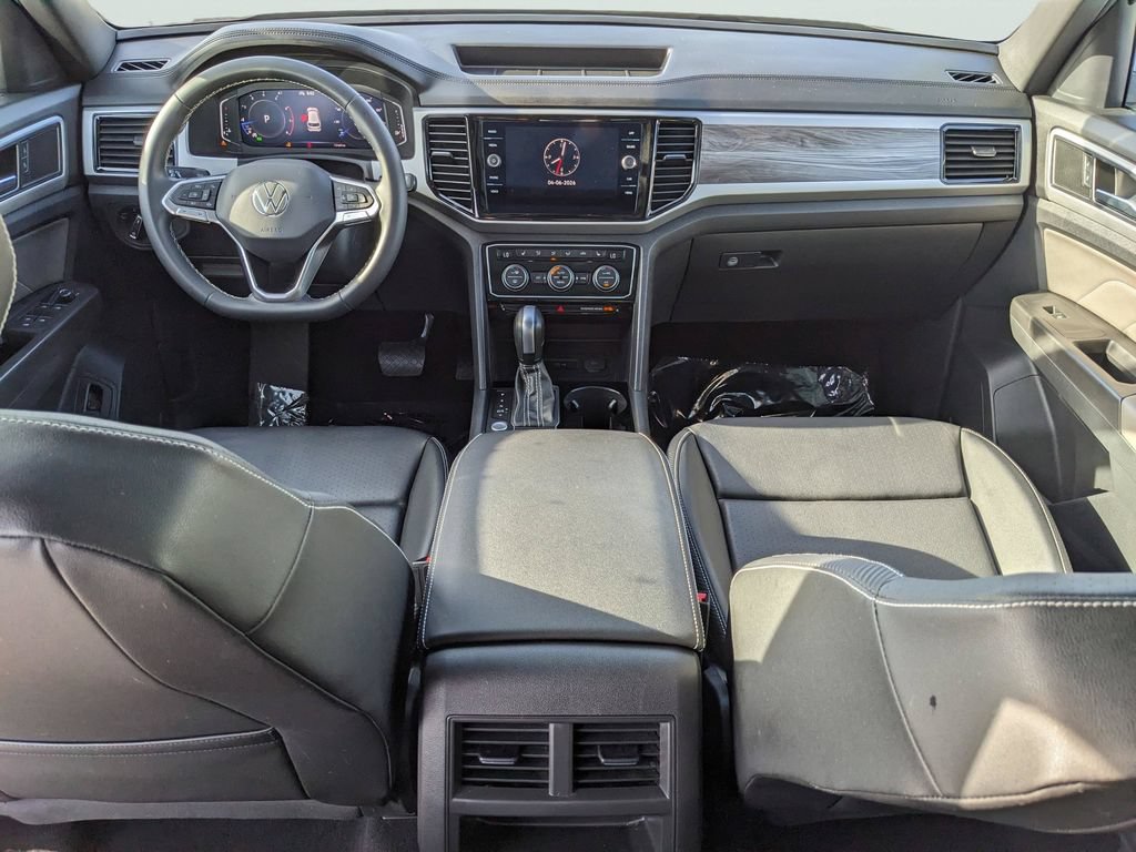 Certified 2023 Volkswagen Atlas Cross Sport SE w/ Panoramic Sunroof Package FWD image 12