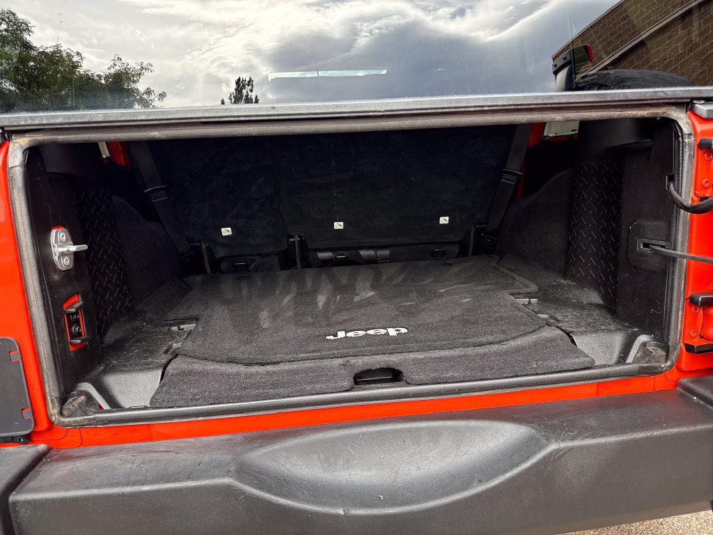 Used 2015 Jeep Wrangler Unlimited Rubicon w/ Connectivity Group AWD/4WD image 8