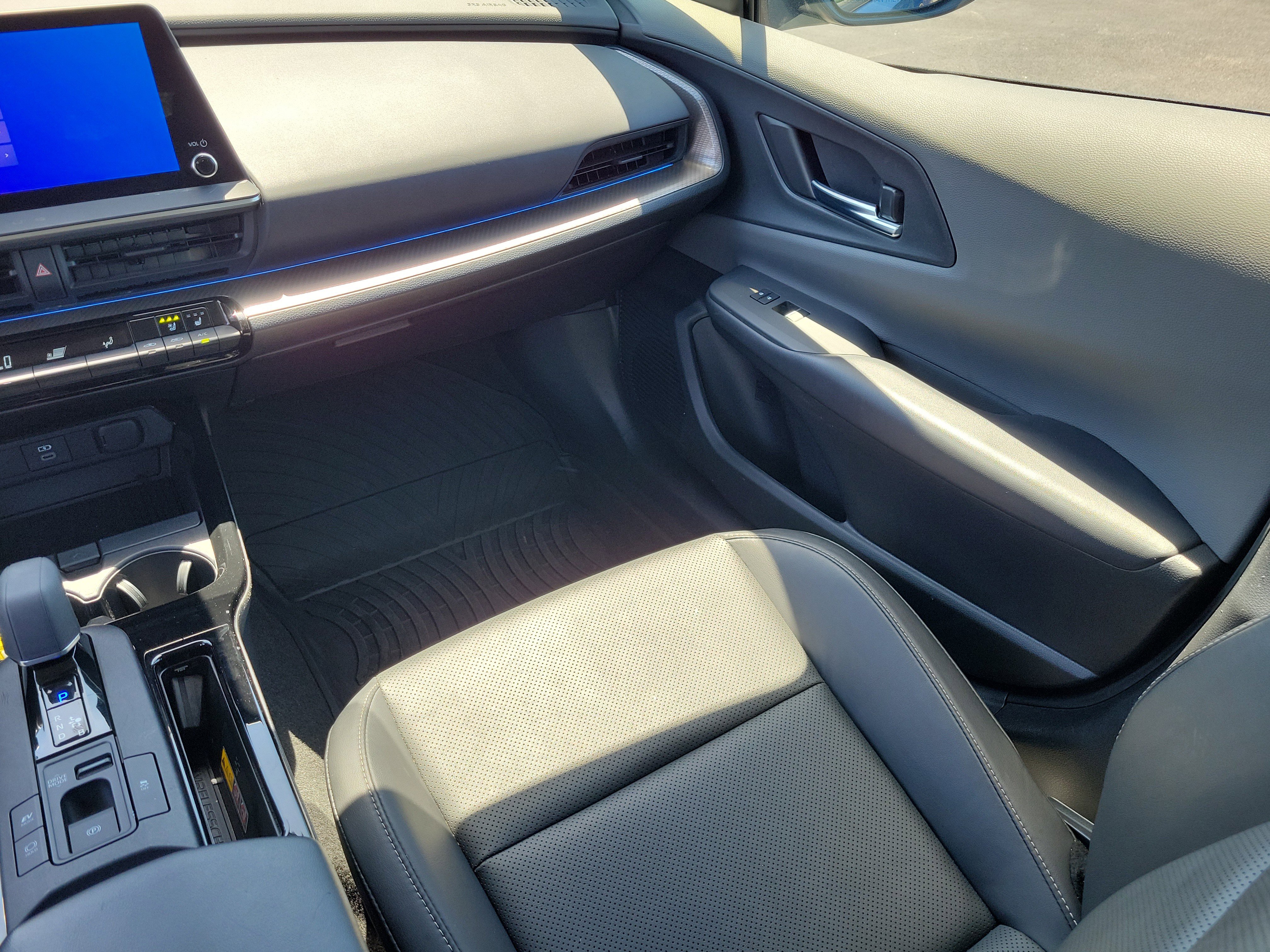 Used 2024 Toyota Prius Limited w/ Limited Premium Package FWD image 17