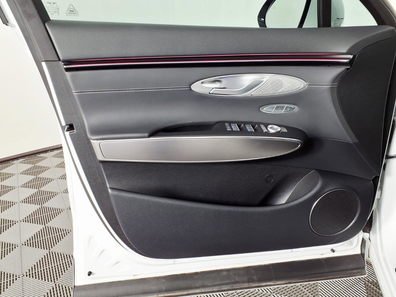 Certified 2026 Genesis GV70 2.5T Select AWD/4WD image 16