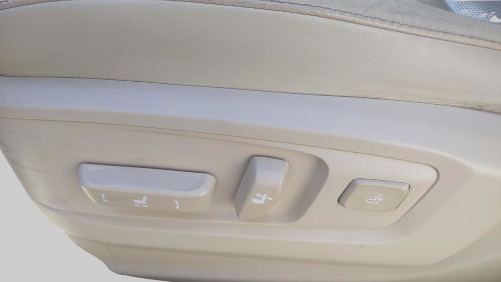 Used 2013 Lexus ES 300h w/ Luxury Pkg image 19