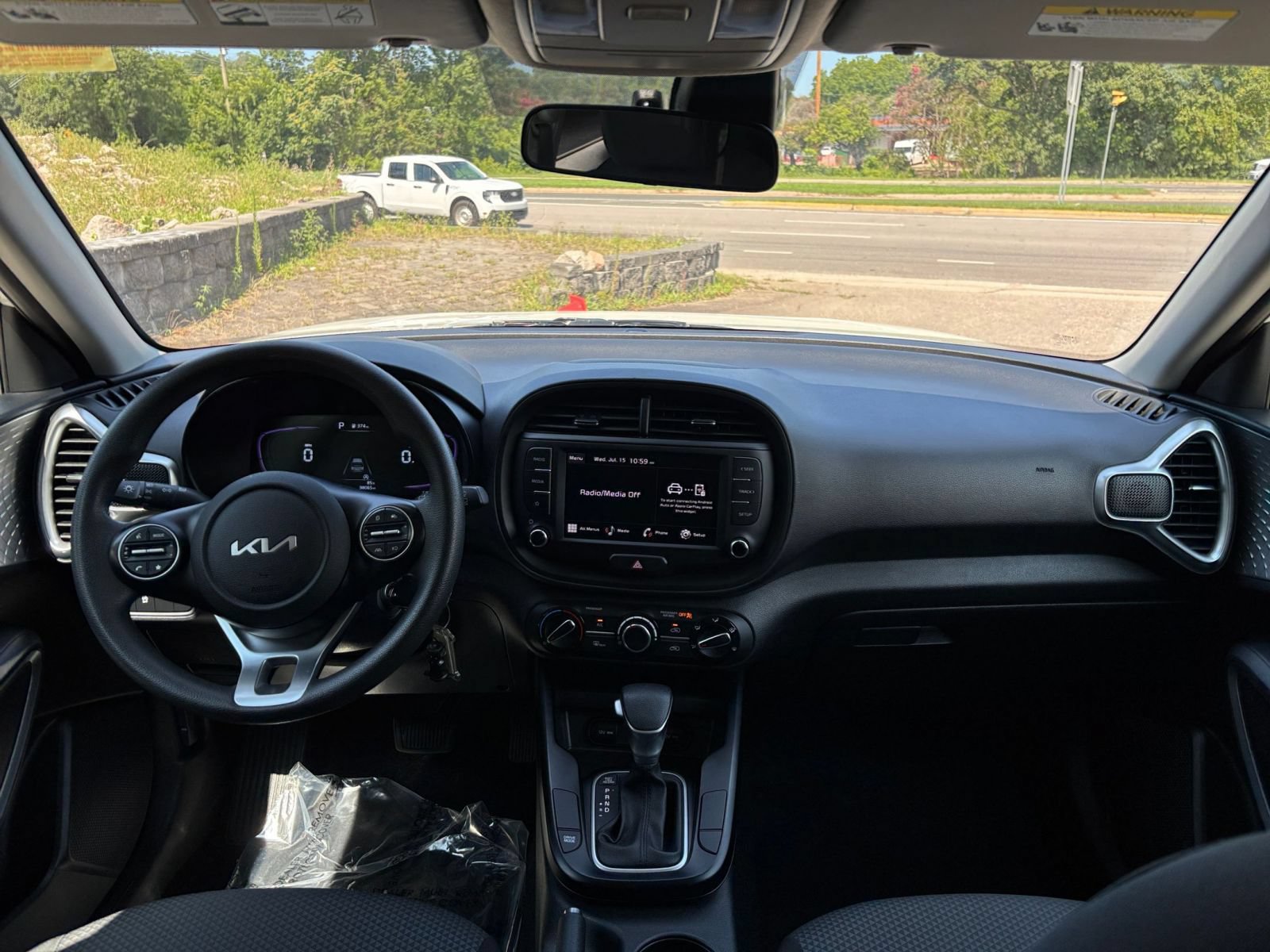 Used 2025 Kia Soul LX w/ LX Technology Package FWD image 28