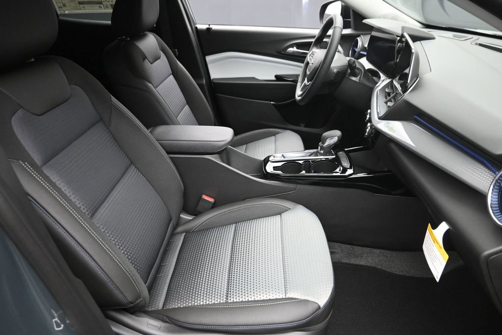 New 2026 Chevrolet Trax LT w/ Driver Confidence Package FWD image 9