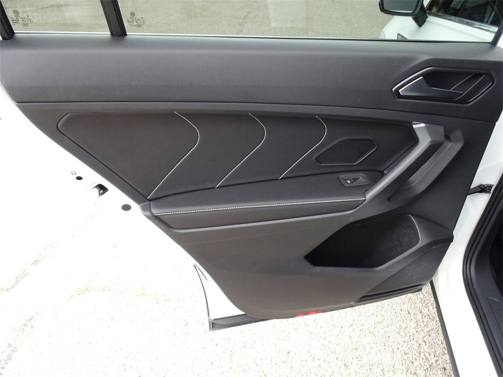 Used 2022 Volkswagen Tiguan SE image 16