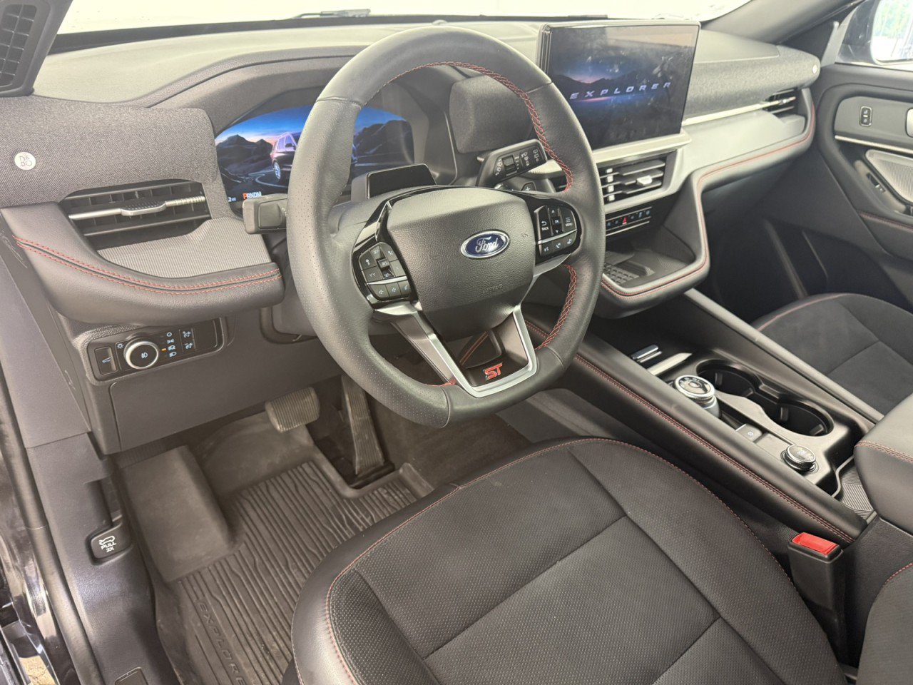 Used 2025 Ford Explorer ST RWD image 18