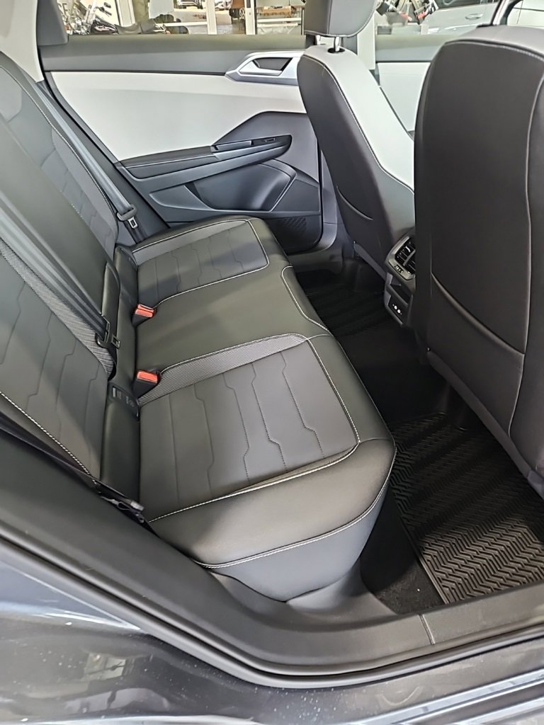 New 2026 Volkswagen Taos SE image 17