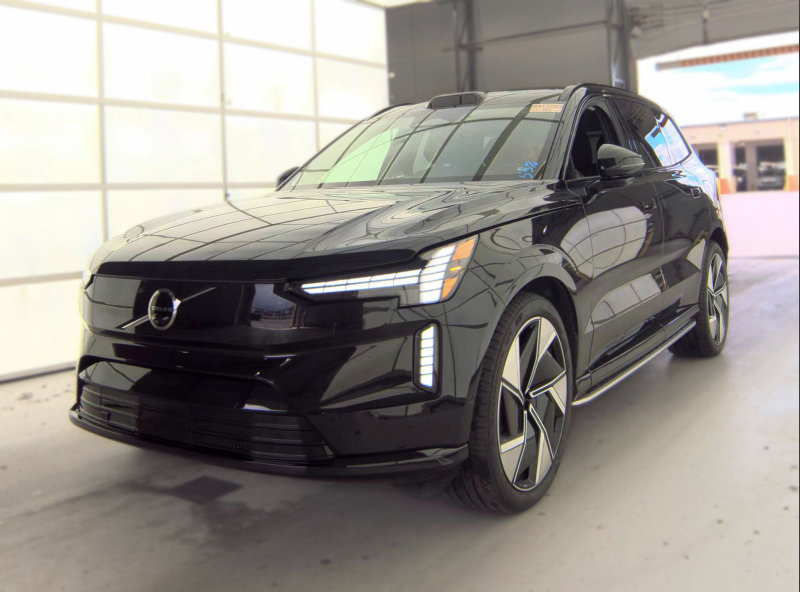 Used 2025 Volvo EX90 Ultra AWD/4WD image 1