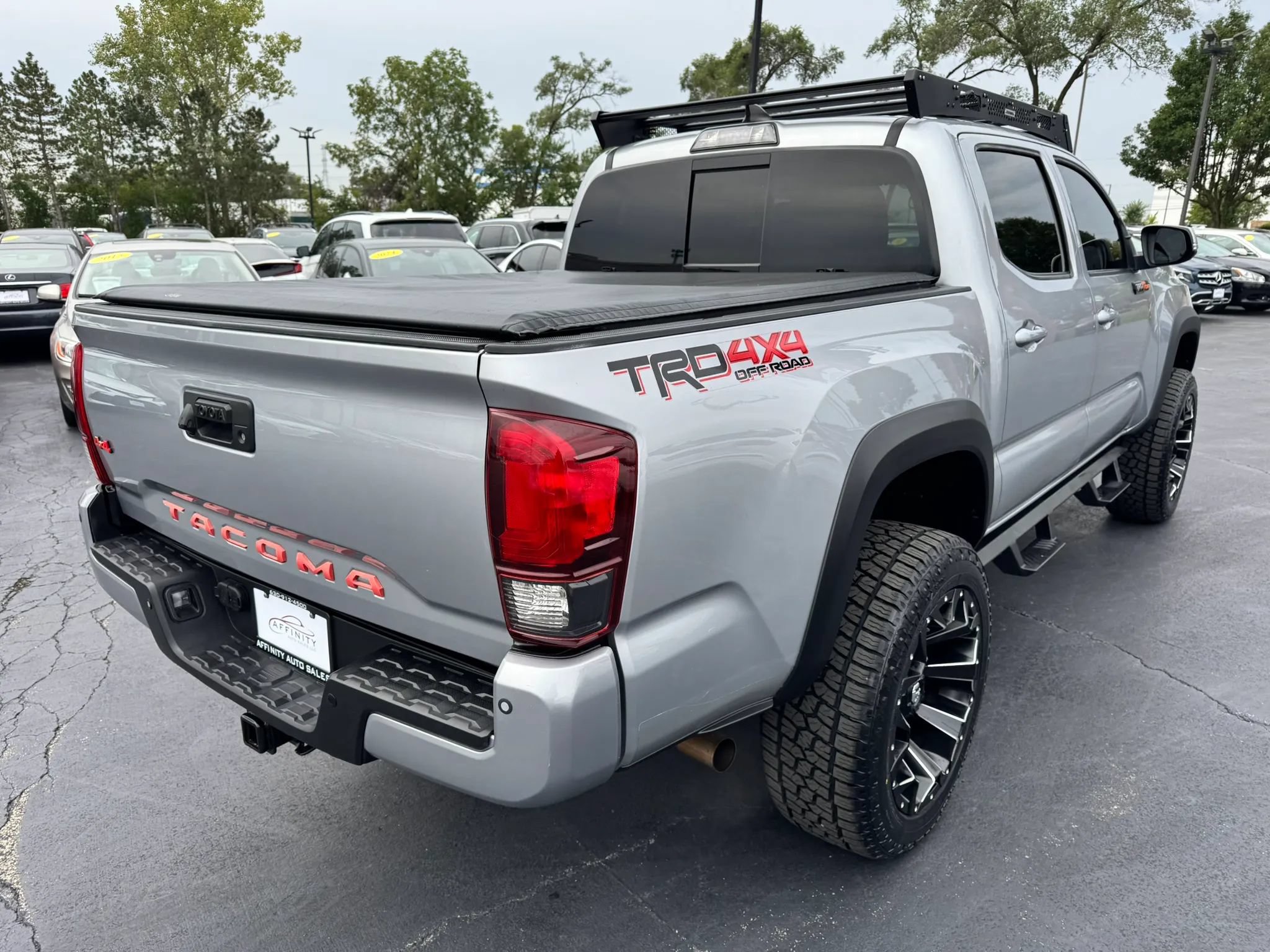 Used 2018 Toyota Tacoma TRD Off-Road w/ Technology Package AWD/4WD image 5