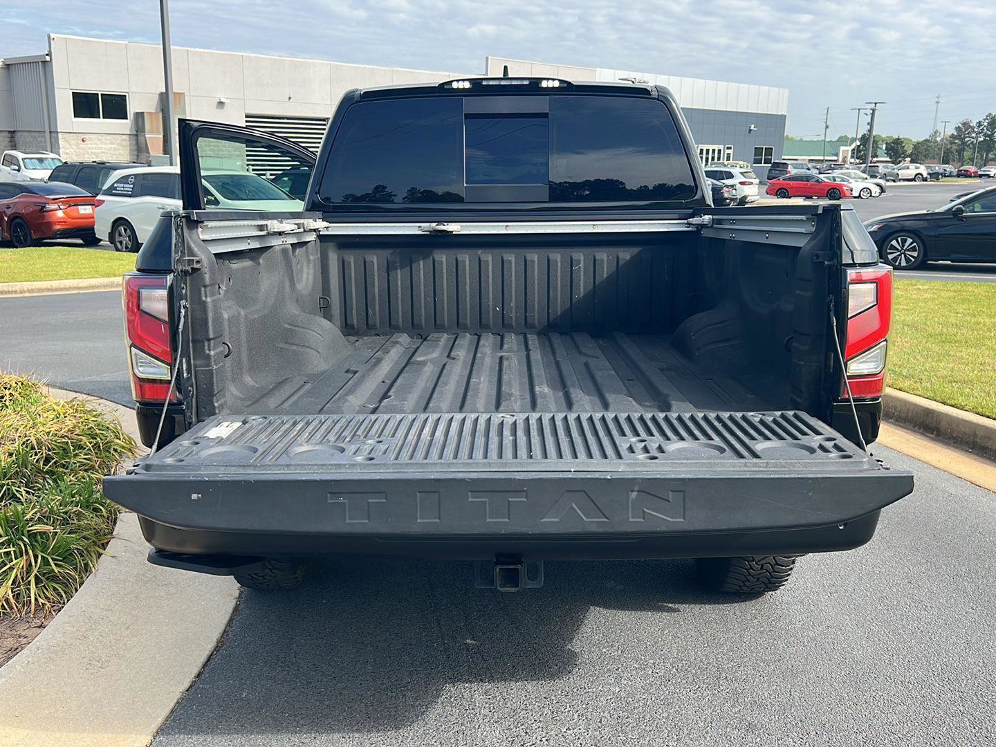 Used 2022 Nissan Titan PRO-4X w/ Pro-4x Convenience Package image 36